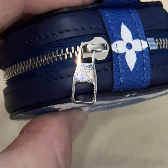 Louis Vuitton monogram giant escale pouch case purse charm key chain coin holder - Picture 8 of 12